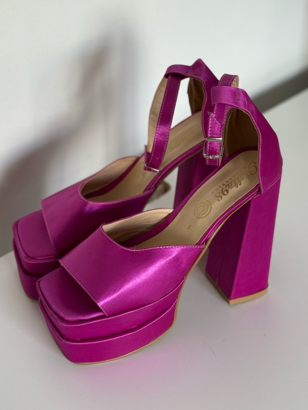 Women’s Fuchsia Pink Platform Ankle Strap Heels Size 8